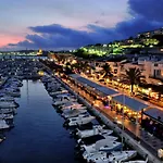 Con Licencia En Sitges